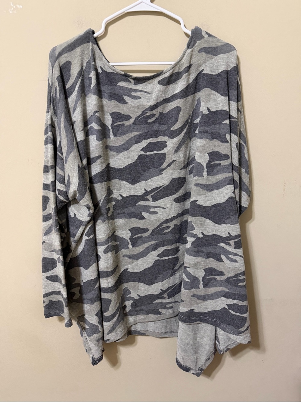 Oddly women’s xxxl Grey Camo Women's Long dolman Sleeve Top cozy scoop neck euc